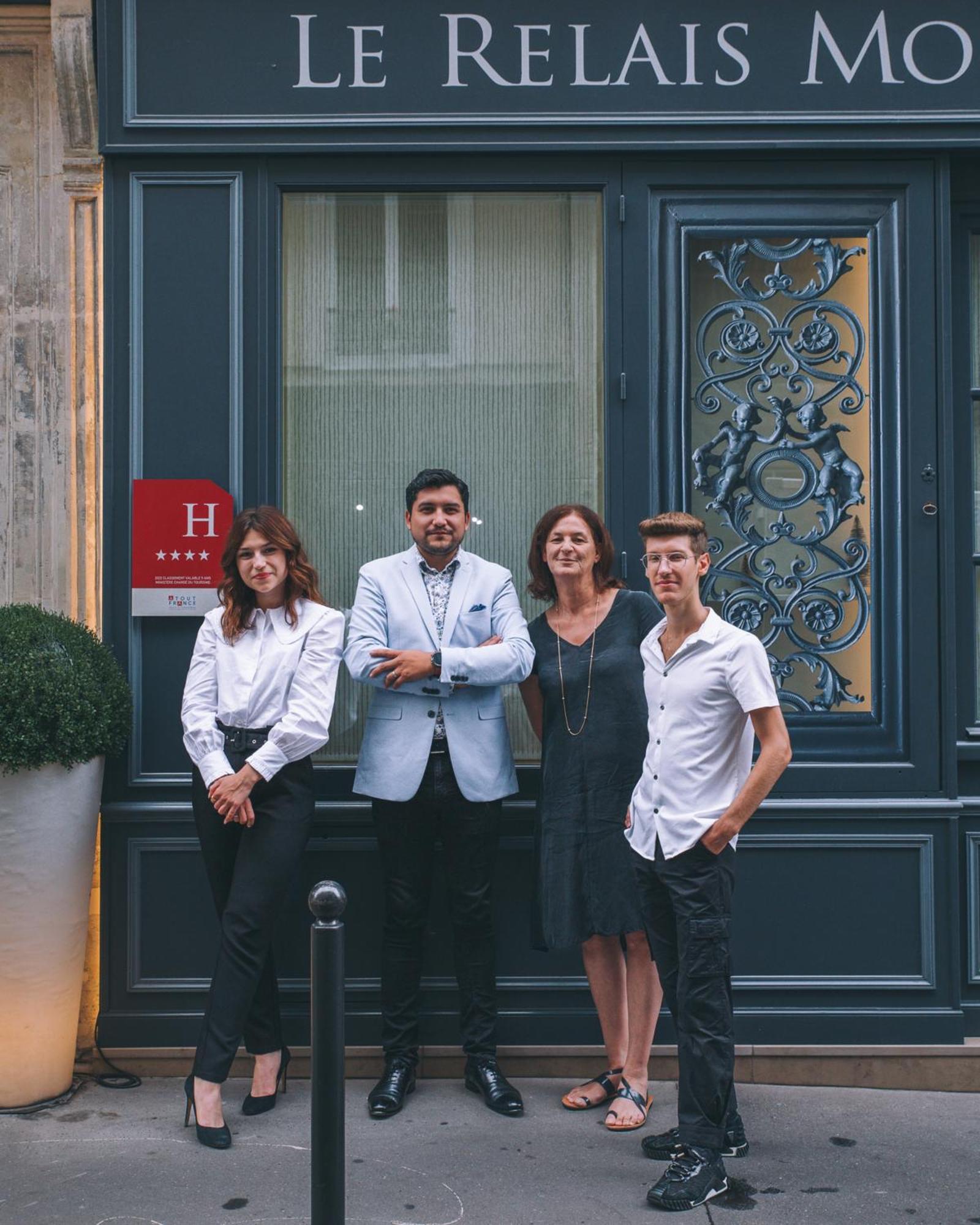 Le Relais Montmartre Hotel 4*